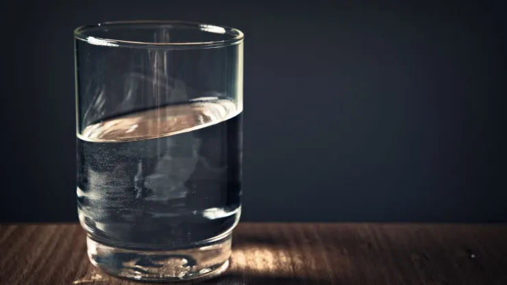¿Por qué poner un vaso boca abajo para encontrar algo perdido?