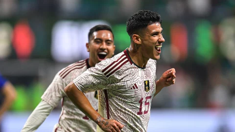 Uriel Antuna con la Selección Mexicana