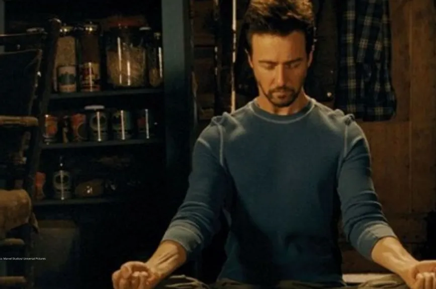 Edward Norton Hulk TV Azteca_4.jpg