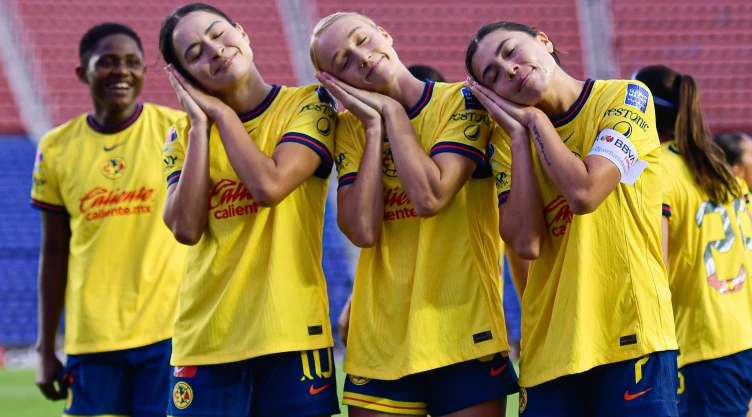 Scarlett Camberos, Sarah Luebbert y Kiana Palacios festejan gol con América Femenil
