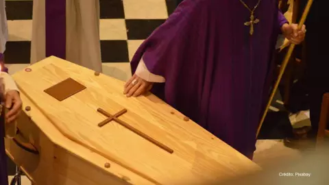 ataúd ceremonia.jpg
