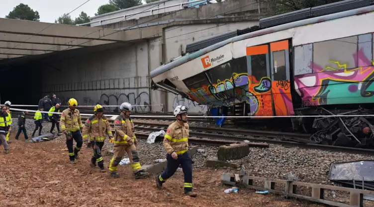 Descarrilamiento de un tren en Gelida, España.
