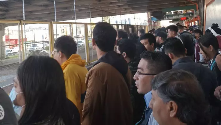 Retrasos en las Líneas A y B del Metro CDMX hoy