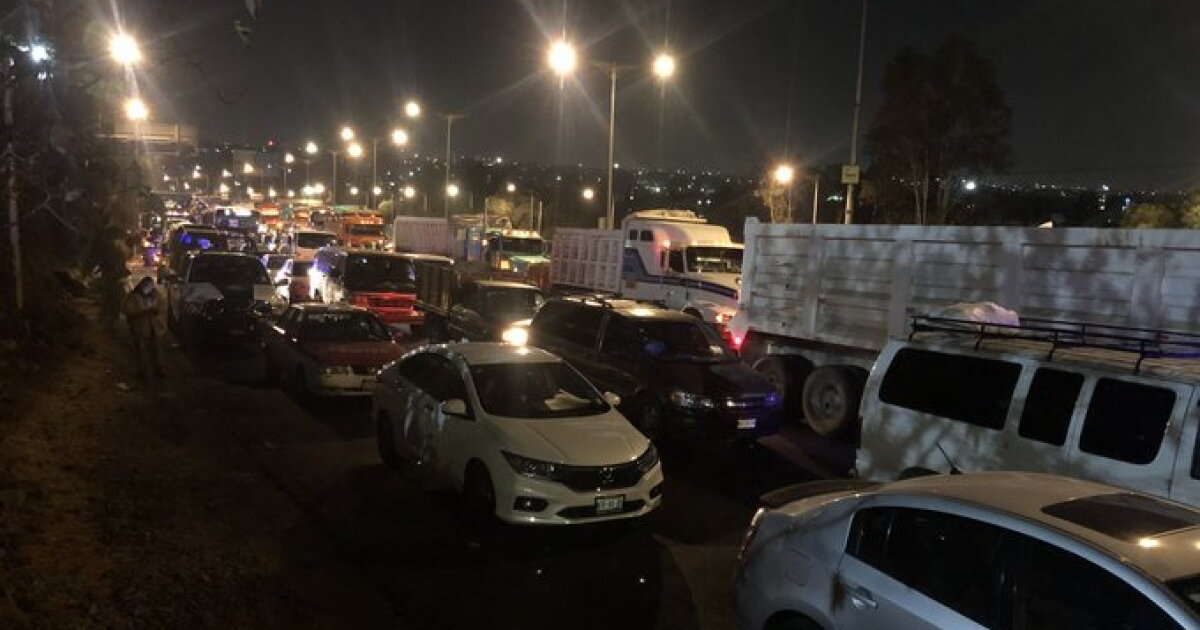 Transportistas bloquean accesos a la CDMX