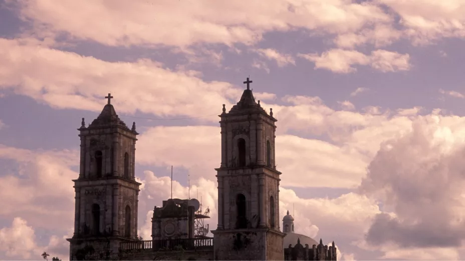 Valladolid, Pueblo Mágico de Yucatán, combina historia colonial y naturaleza para una boda inolvidable.