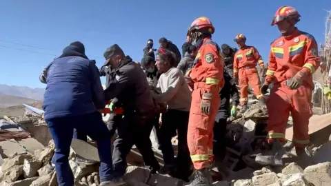 Terremoto en el Tíbet, China, con magnitud 6.8 deja 100 muertos