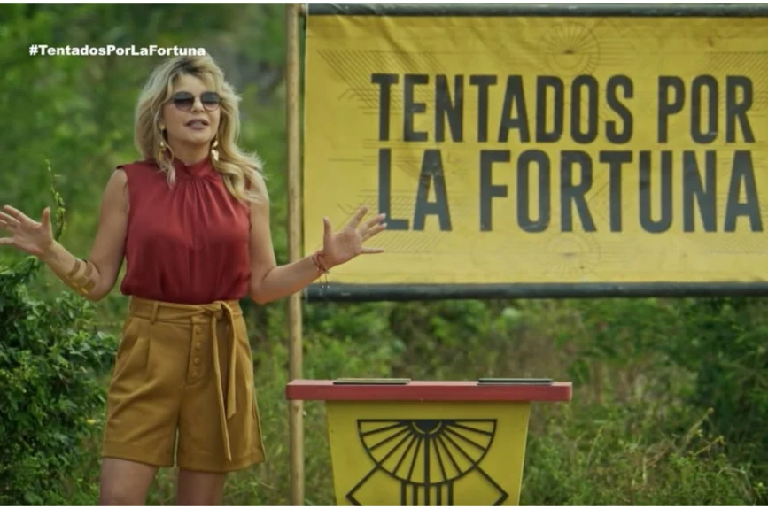 ¿Y qué tal esta blusa sin mangas y con bermuda? Sin duda, Itatí Cantoral brilló en cada momento, no solo por su magistral conducción, también por su estilo único y vanguardista.