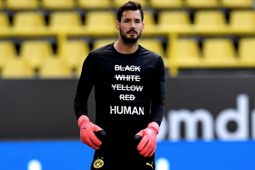 El Borussia Dortmund se manifestó en contra del racismo.