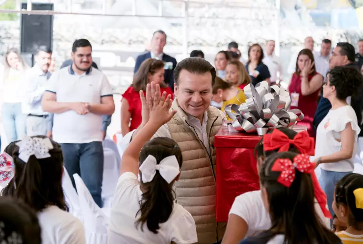Gobernador Esteban Villegas celebra a los niños y niñas en Durango.jpeg