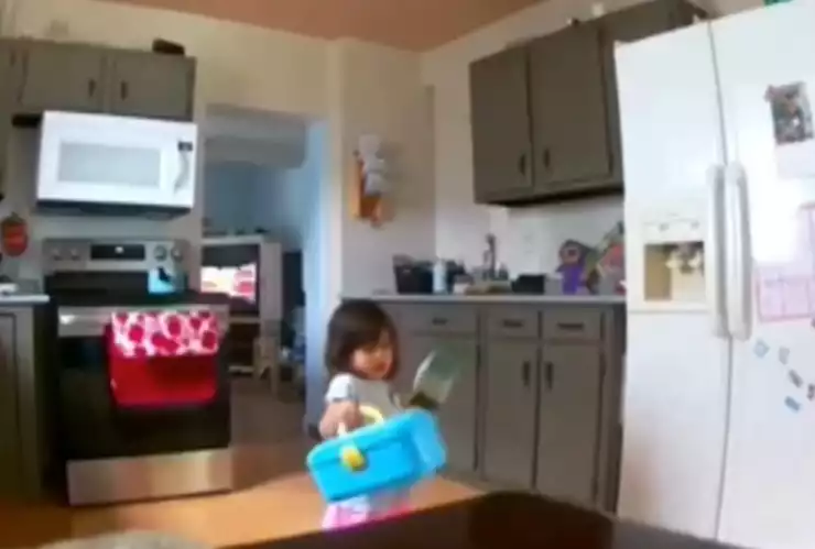 Niña amigo imaginario