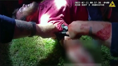 Repartidor de pizzas y ahora héroe; salva a niña de un incendio.