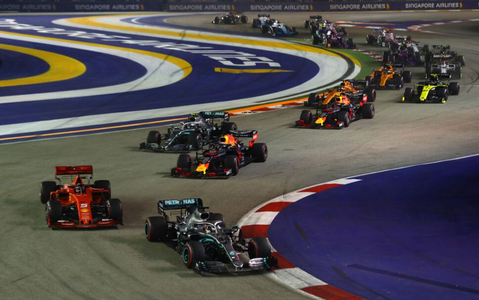 Fórmula 1 cancela carreras en Azerbaiyán, Japón y Singapur