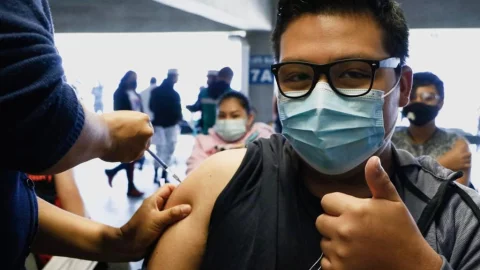 vacunación de refuerzo contra COVID-19