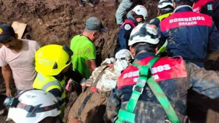 Dos trabajadores mueren spultados obra drenaje Tehuantepec Oaxaca
