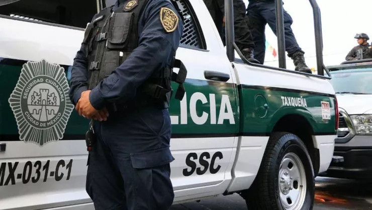 Policías ebrios chocan y lesionan a adulta mayor en Eje Central