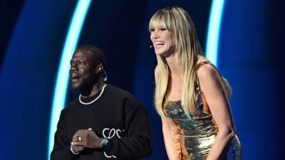 Heidi Klum y Kevin Hart entran a escena para el Sorteo del Mundial 2026