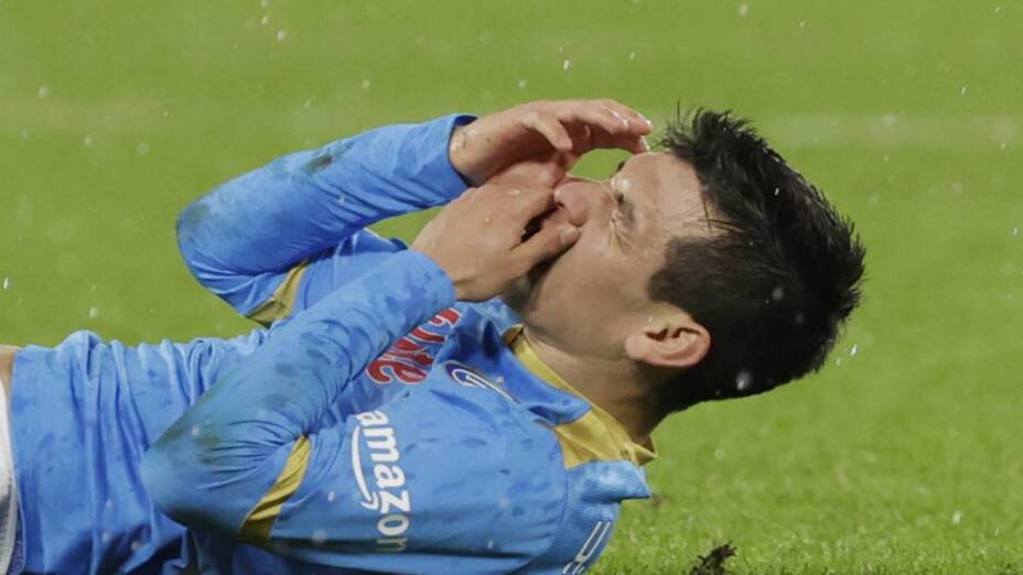 Chucky Lozano sale Napoli Leicester.jpg