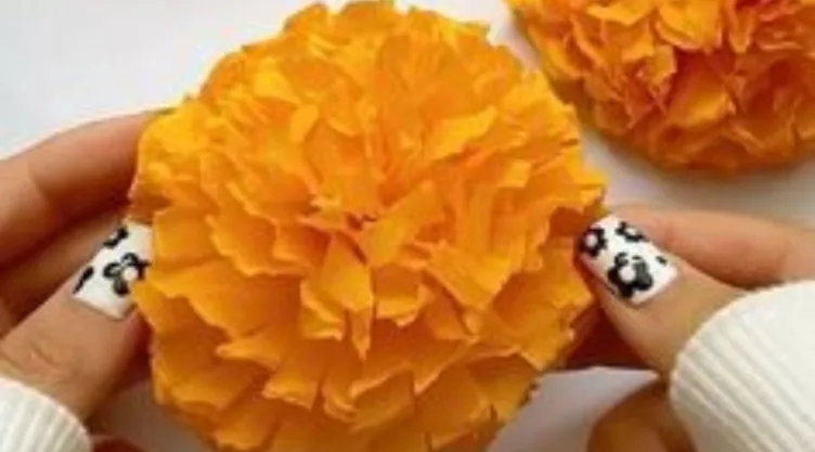 Cómo hacer flores de papel resistentes para decorar tu casa en Día de Muertos