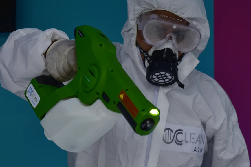 ASÍ ES COMO “CLEAN ADN” SANITIZA EL CONTENEDOR DEL JUGUETÓN AZTECA