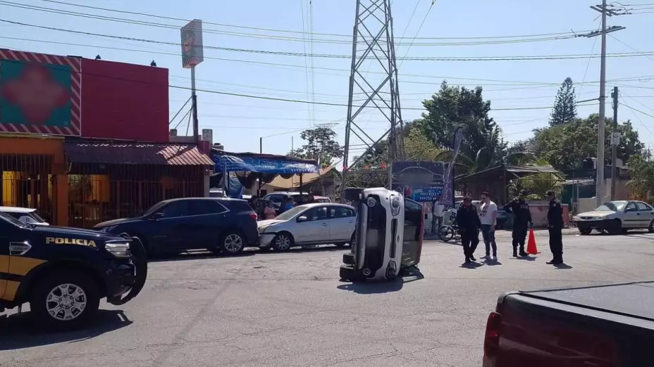 auto volcado brisas