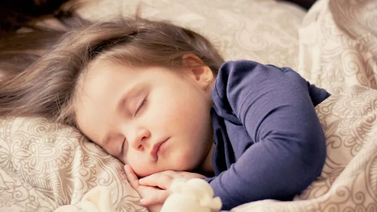 Los beneficios de tomar una siesta de 30 minutos según expertos