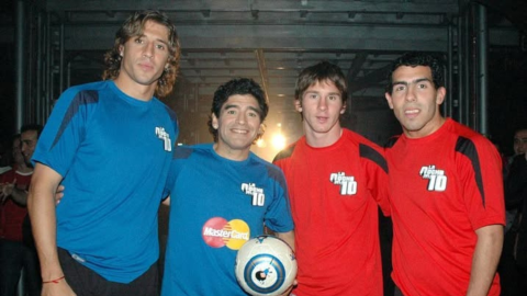 Messi venció a Maradona en el futbol-tenis