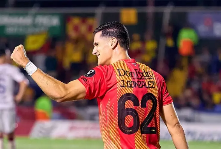 José ‘Tepa’ González festeja gol con Herediano.jpg