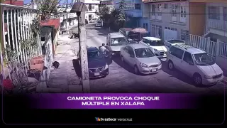 Así quedaron los autos tras ser impactados por una camioneta fuera de control en Xalapa