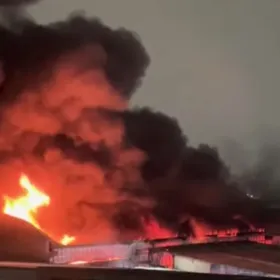 Incendio en Mercado de Jamaica en CDMX: Bomberos combaten las llamas por más de 3 horas
