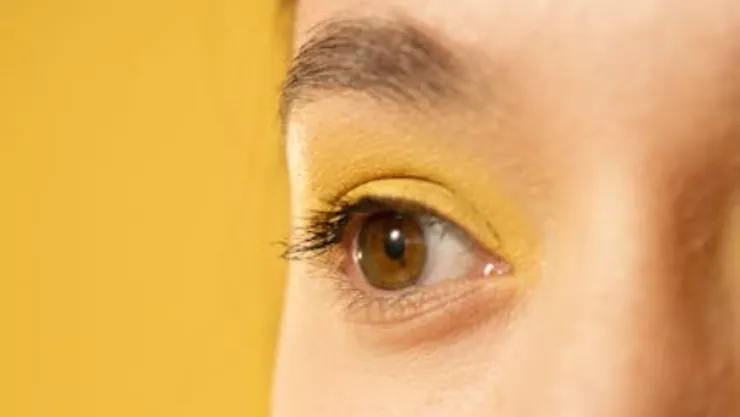 3 formas de usar tonos mantequilla en pieles morenas