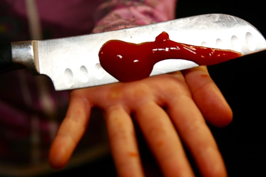 Apuñala a su esposo