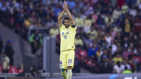 Henry Mart&iacute;n celebra un gol con el Am&eacute;rica