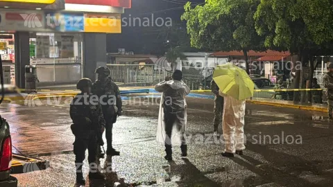 Ejecutan a un hombre en la puerta de una tienda de conveniencia en la Emiliano Zapata, Culiacán
