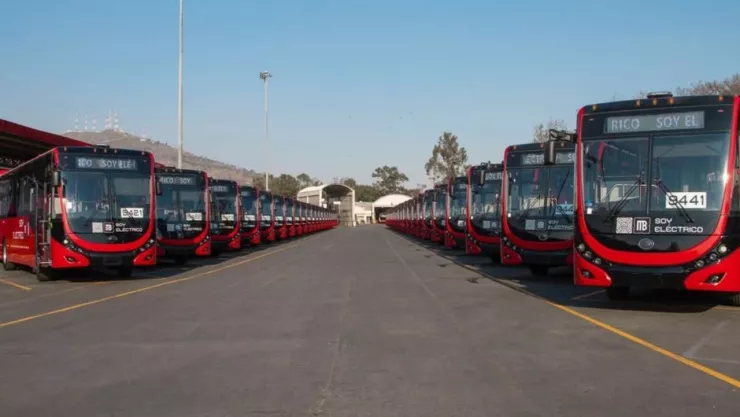 Clara Brugada entrega nuevas unidades eléctricas del Metrobús