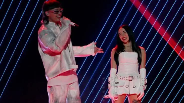 Peso Pluma pide a sus fans detener el hate contra Nicki Nicole, ¿la ama?