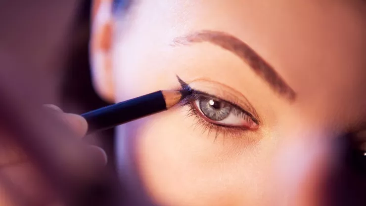 Los consejos de expertos para maquillar ojos hundidos y los errores comunes que debes evitar