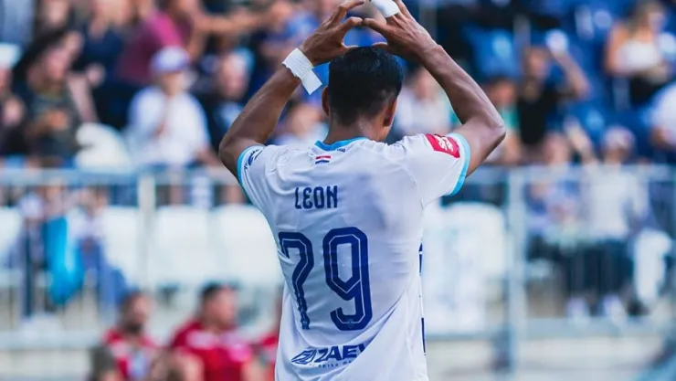 Armando León en un partido con su equipo