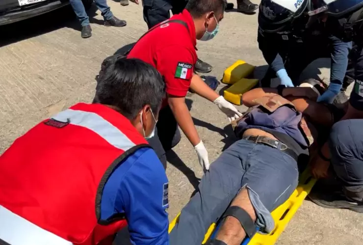 Manifestantes agreden a reportero durante un bloqueo en Oaxaca