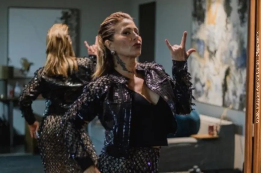 Alejandra Guzmán rockeando..jpg