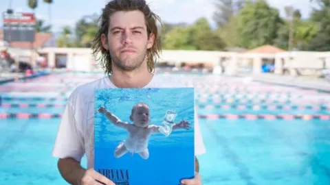 Archivan demanda contra Nirvana por la portada de Nevermind 