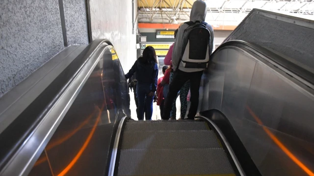 Metro CDMX estrena cinco escaleras eléctricas
