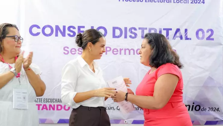 Ana Paty Peralta recibe su constancia como presidente municipal electa de Benito Juárez