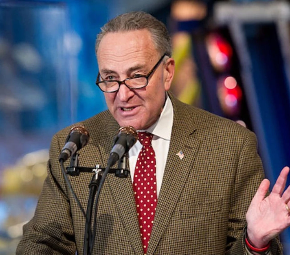 El senador demócrata Chuck Schumer, reconoció que hace falta renovar el sistema migratoria de EUA