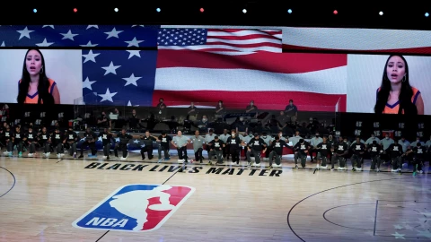 La NBA le pone un freno a Dallas y Mark Cuban