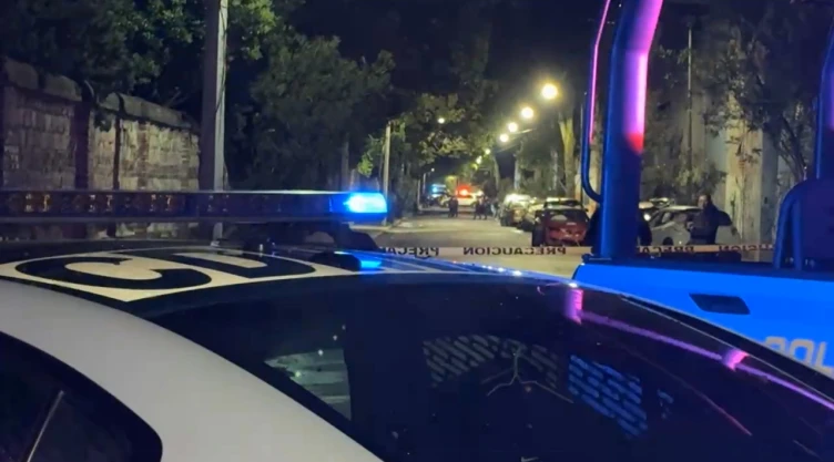 Policías de CDMX son atacados a balazos y hombre muere.