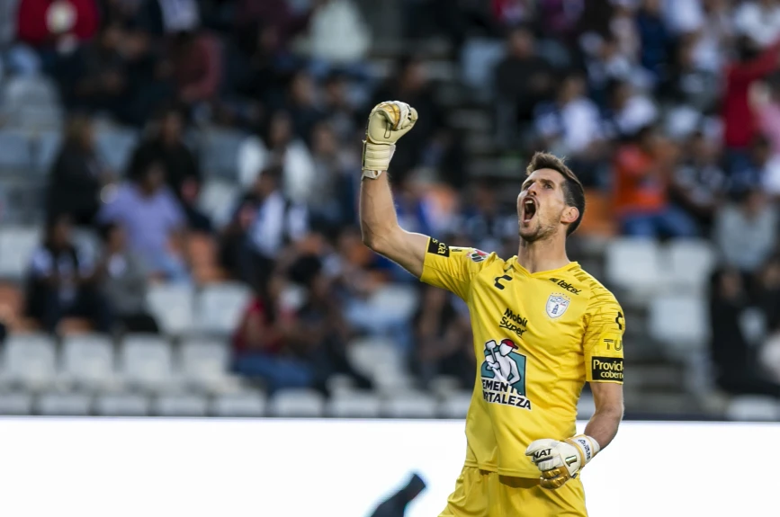 Los dirigidos por Martín Palermo golearon a los Xolos de Tijuana.