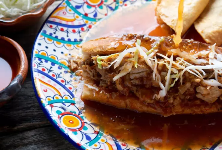 Torta ahogada con tacos dorados