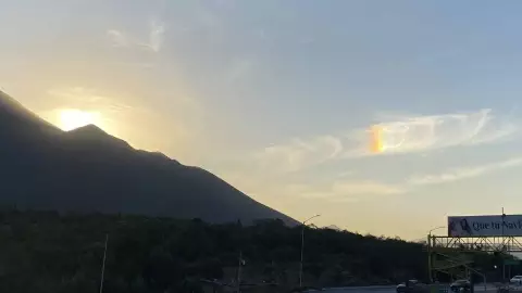 ¿Lo viste? Así captaron un perro solar en el cielo