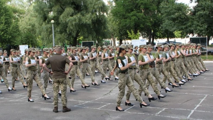 mujeres_soldado_tacones_ejercito_de_ucrania
