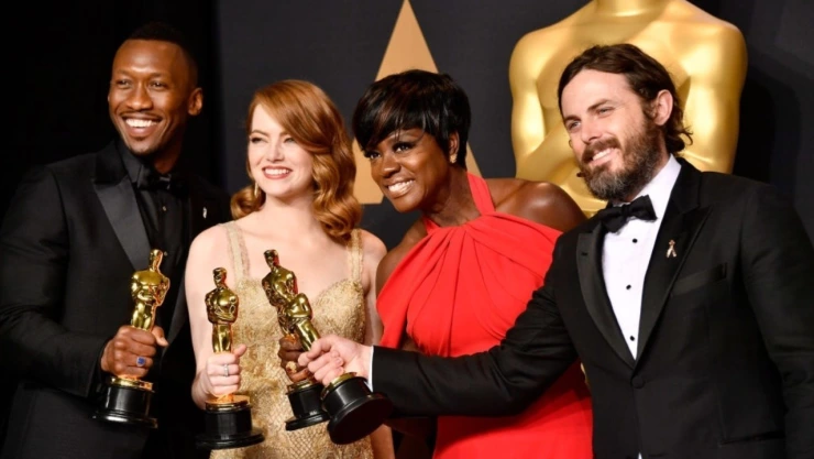 Qué comen los famosos después de los Oscar: hamburguesas In-N-Out de Los Ángeles